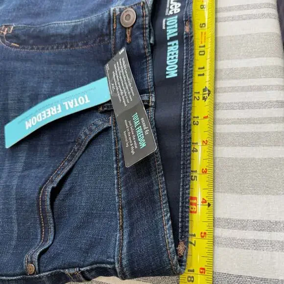 Lee Modern Series Total Freedom Bootcut Jeans Women's Size 18 Medium Dark Wash - Picture 9 of 11